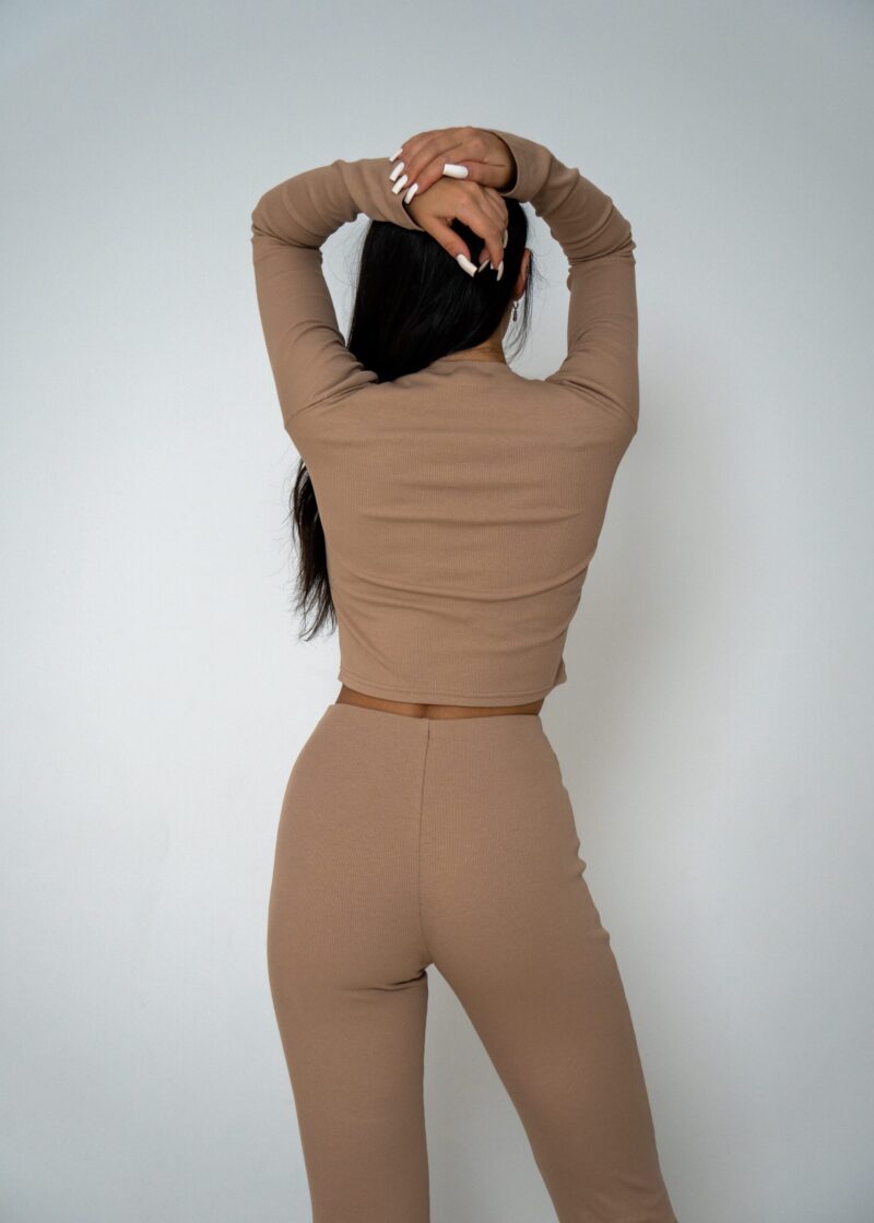 Alternative view of Top z długimi rękawami