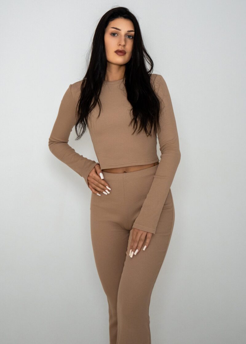 Top z długimi rękawami