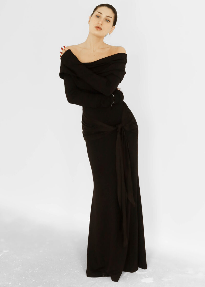 Dzianinowa suknia z szarfą